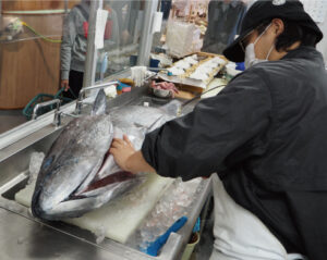 伊勢まぐろ解体ショー